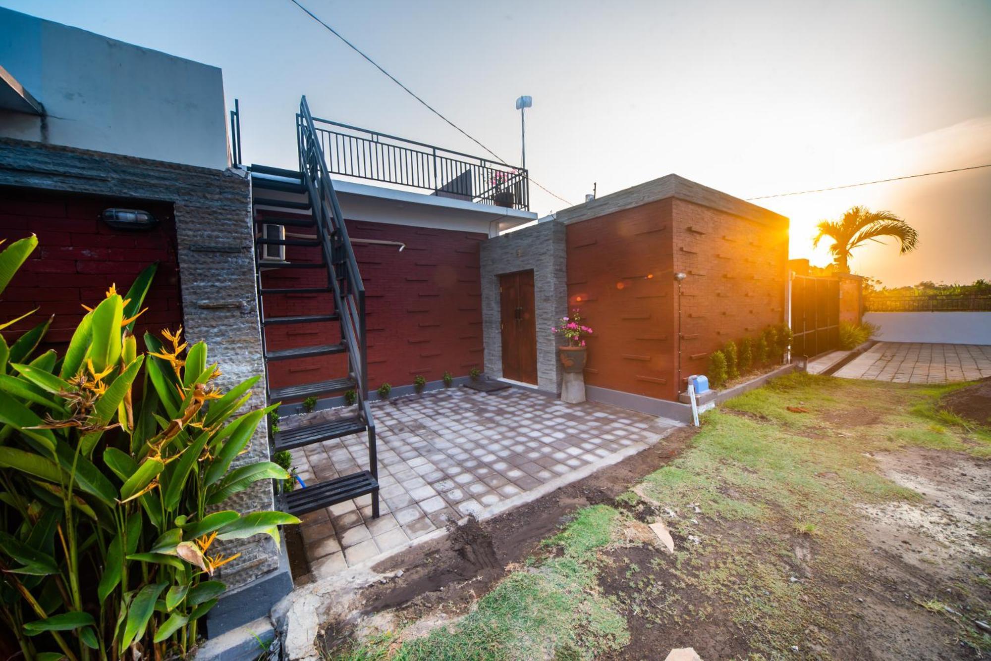 Rumah Lebah Seririt Banjar (Bali)